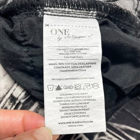 ONE by ONE TEASPOON Harley Killers Drop Crotch Leather Pocket Crop Jeans Size 24 - Picture 10 of 10